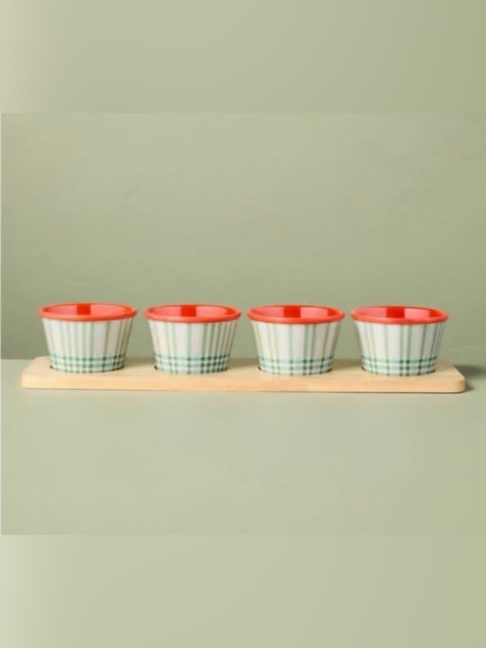 Hearth and Hand 5 pc Set of 4 mini bowls with Wooden Tray